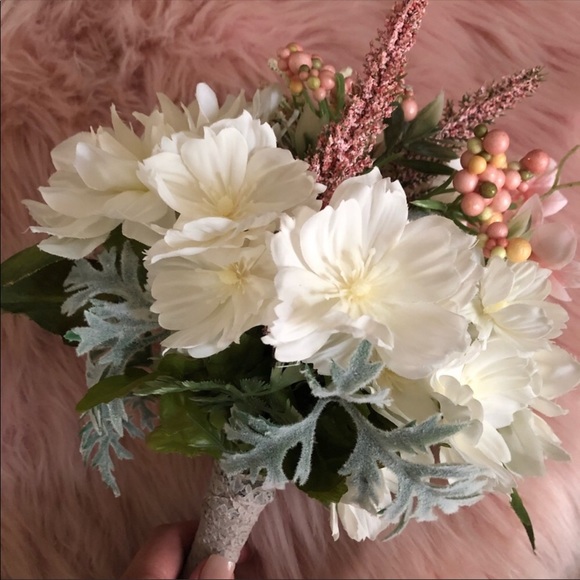 Gorgeous blush Boquets - Picture 2 of 2